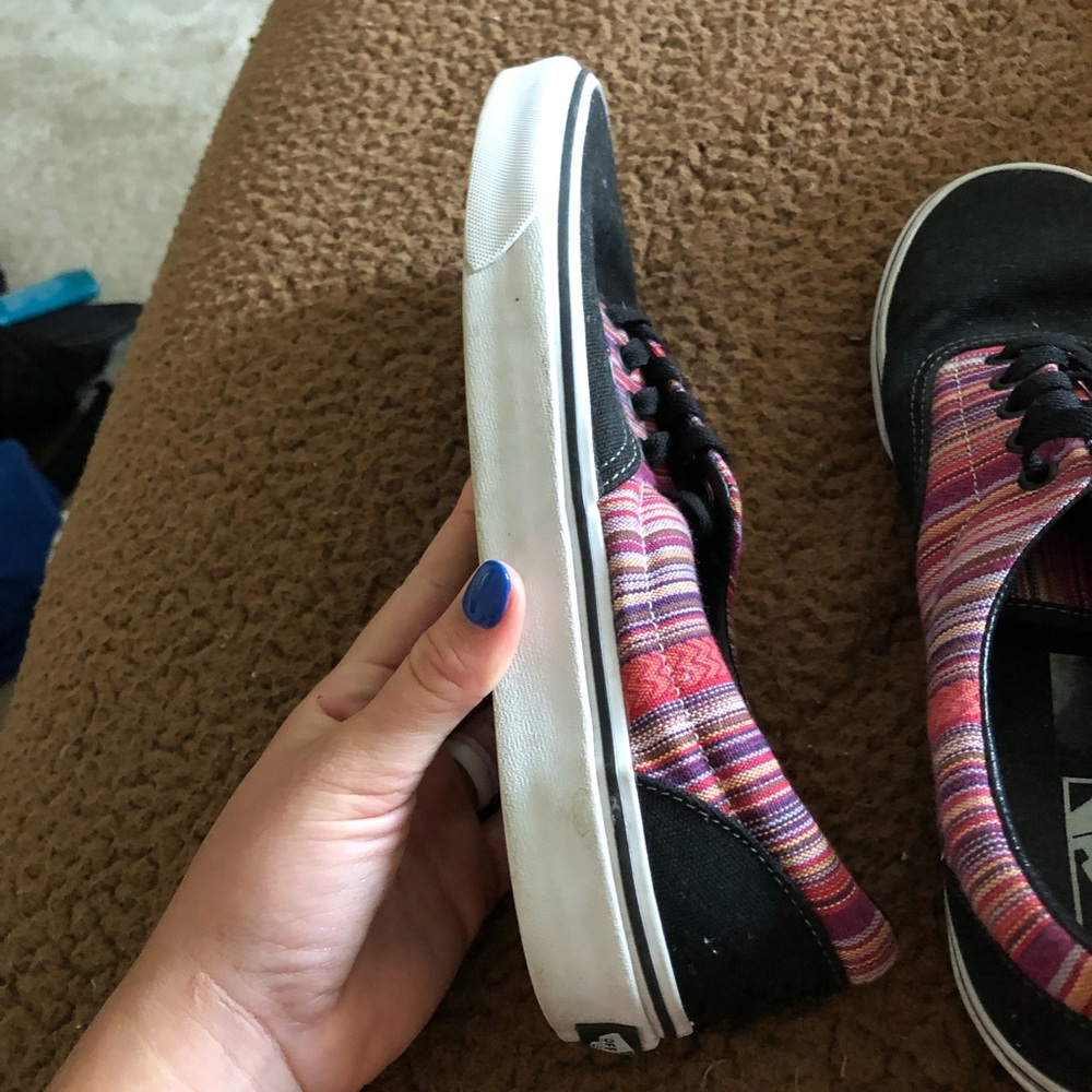 Vans - Picture 2 of 4
